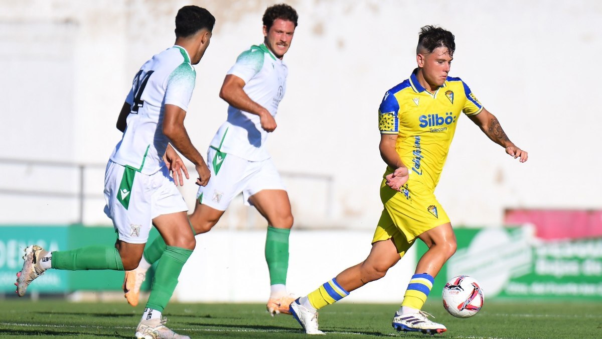 Álvaro Bastida durante el amistoso que enfrentó al Cádiz CF y al Atlético Sanluqueño | CCF