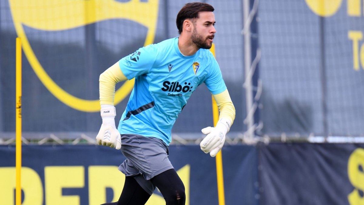 José Antonio Caro durante un entrenamiento con el Cádiz CF | @Jose13Caro