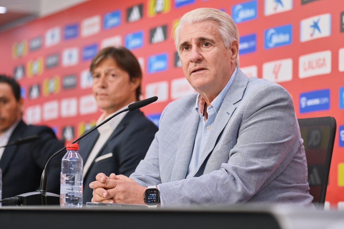 Antonio Cordón en la presentación de Matías Almeyda con el Sevilla FC | Salvador López Medina para El MIRA