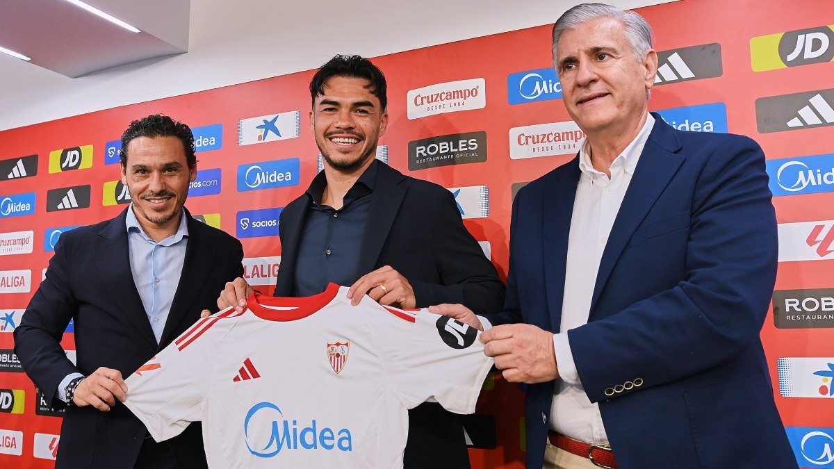 Gabriel Suazo en su presentación con el Sevilla FC | Salvador López Medina para El MIRA