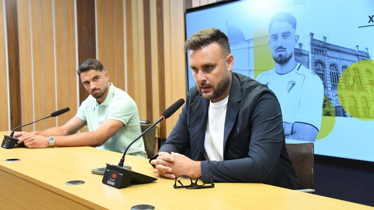 Juan Cala y García Pascual en la presentación del delantero con el Cádiz CF | CCF