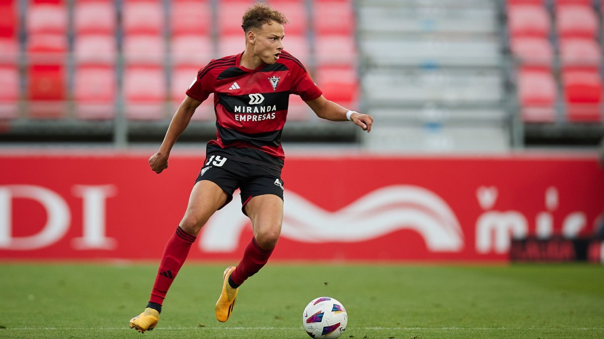 Mathis Lachuer durante un partido con el CD Mirandés | CDM