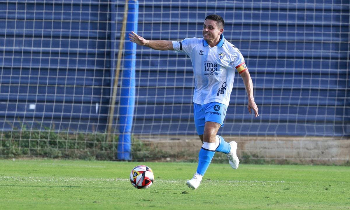 Luca Sangalli luciendo el brazalete de capitán del Málaga CF