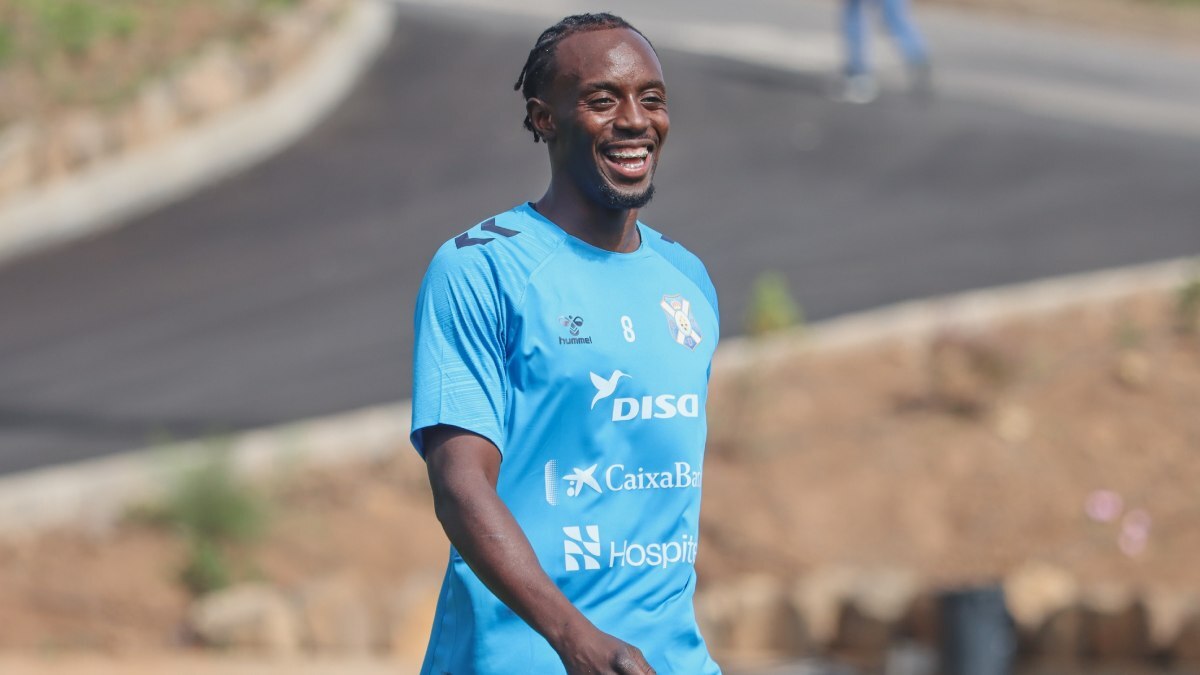Yussi Diarra durante un entrenamiento con el CD Tenerife | CDT