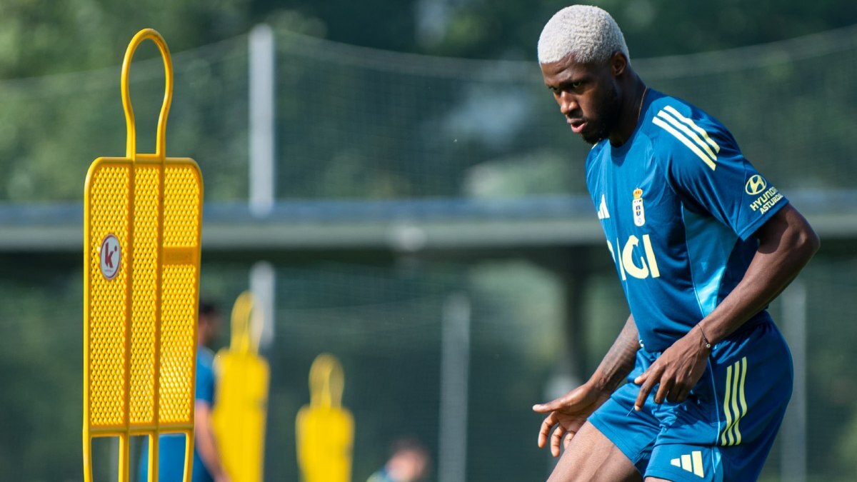 Kwasi Sibo durante un entrenamiento con el Real Oviedo | RO