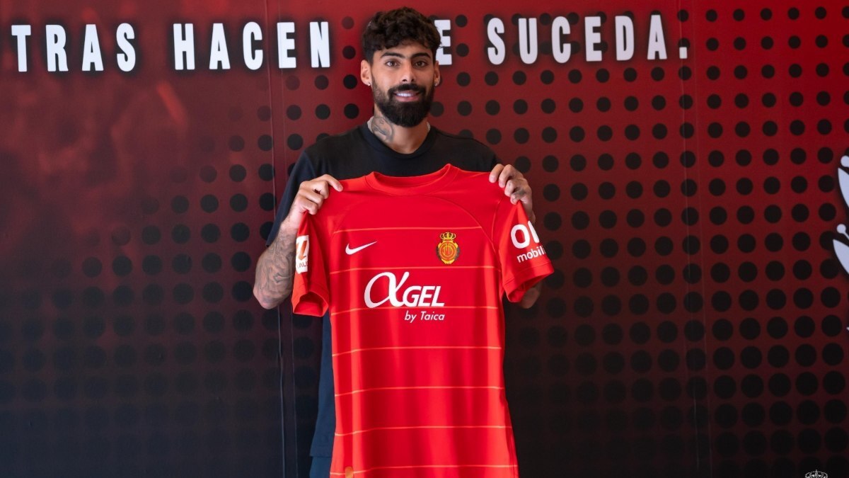 Samú Costa durante su presentación con el RCD Mallorca | RCDM