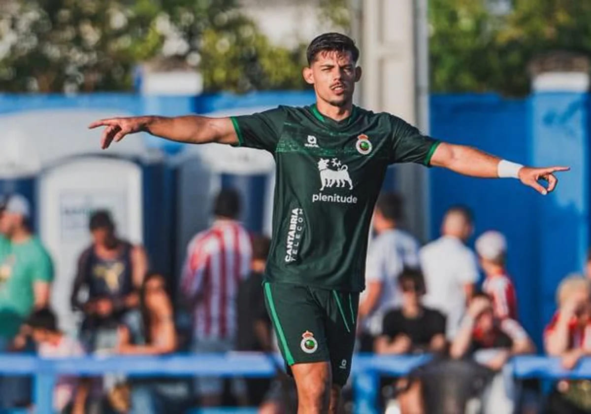 Javi Montero, central del Racing de Santander