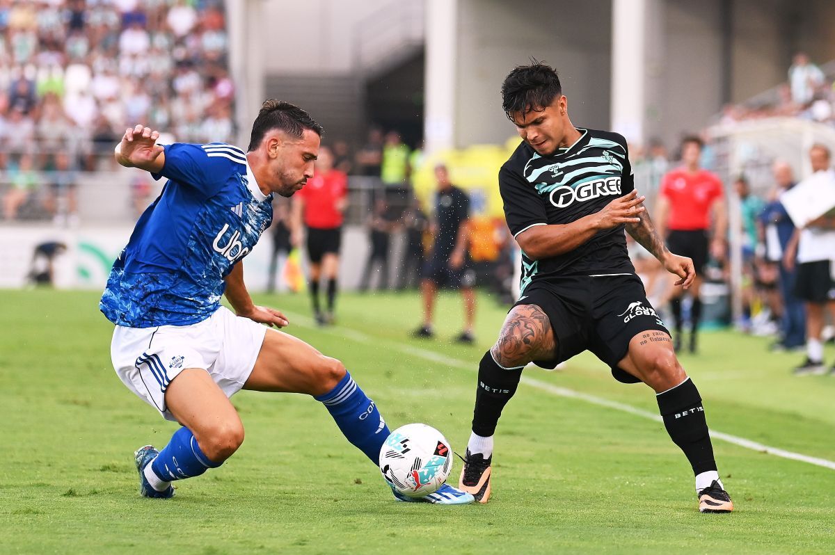 Cucho Hernández en el Real Betis - Como 1907 | Salvador López Medina para El MIRA