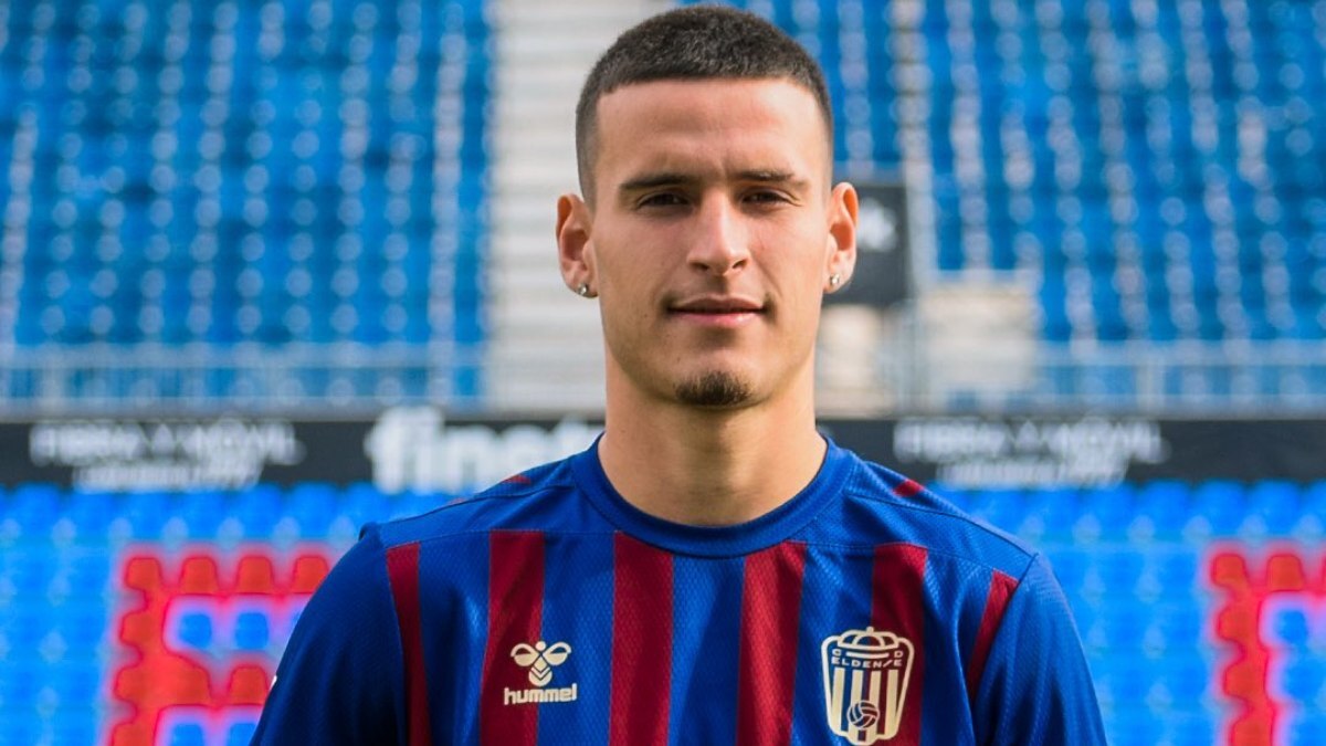 Matia Barzic durante su presentación con el CD Eldense | CDE