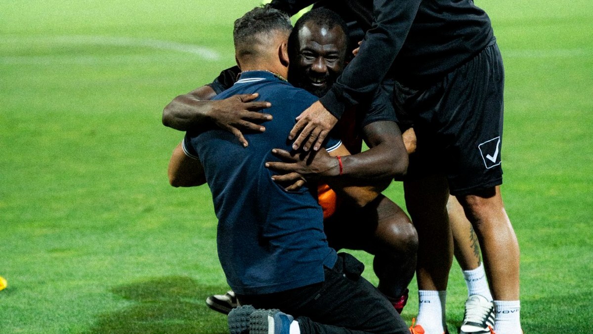 Juanjo Bezares celebra la clasificación europea del Lincoln Red Imps | LRI