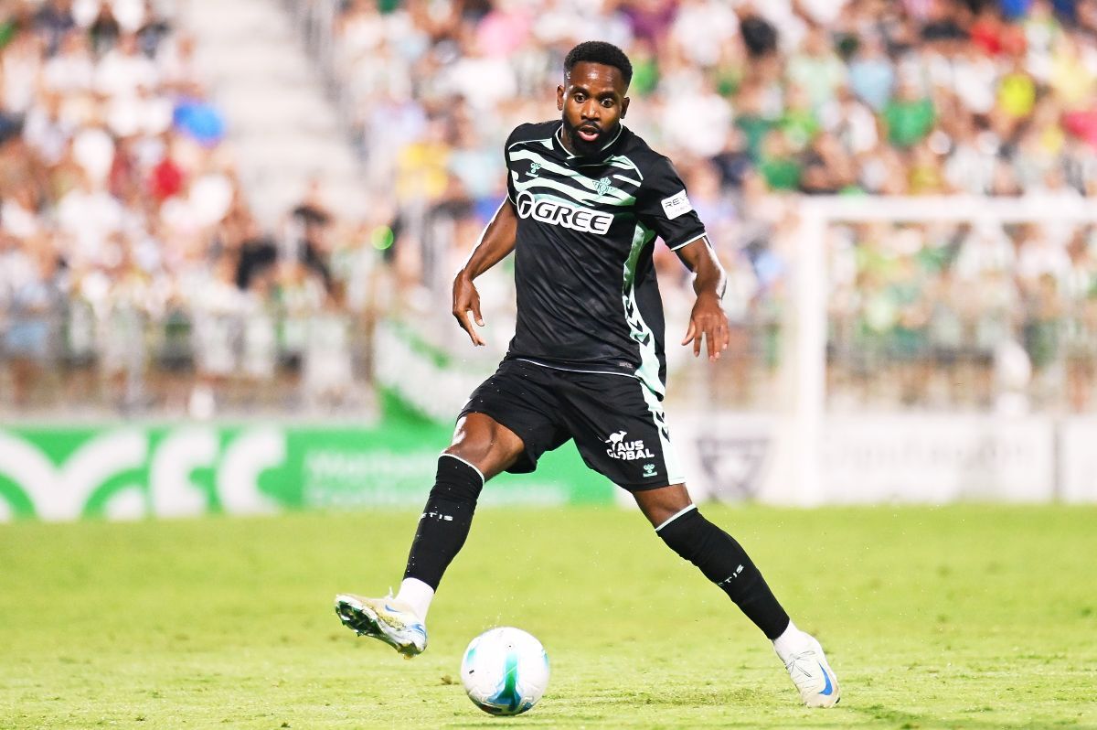 Bakambu en el Real Betis - Como 1907 | Salvador López Medina para El MIRA