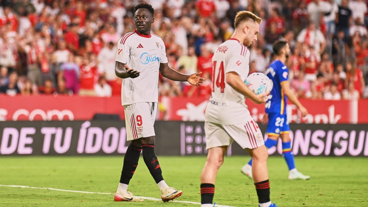 Akor Adams y Peque Fernández en el Sevilla FC - Getafe CF | Salvador López Medina para El MIRA