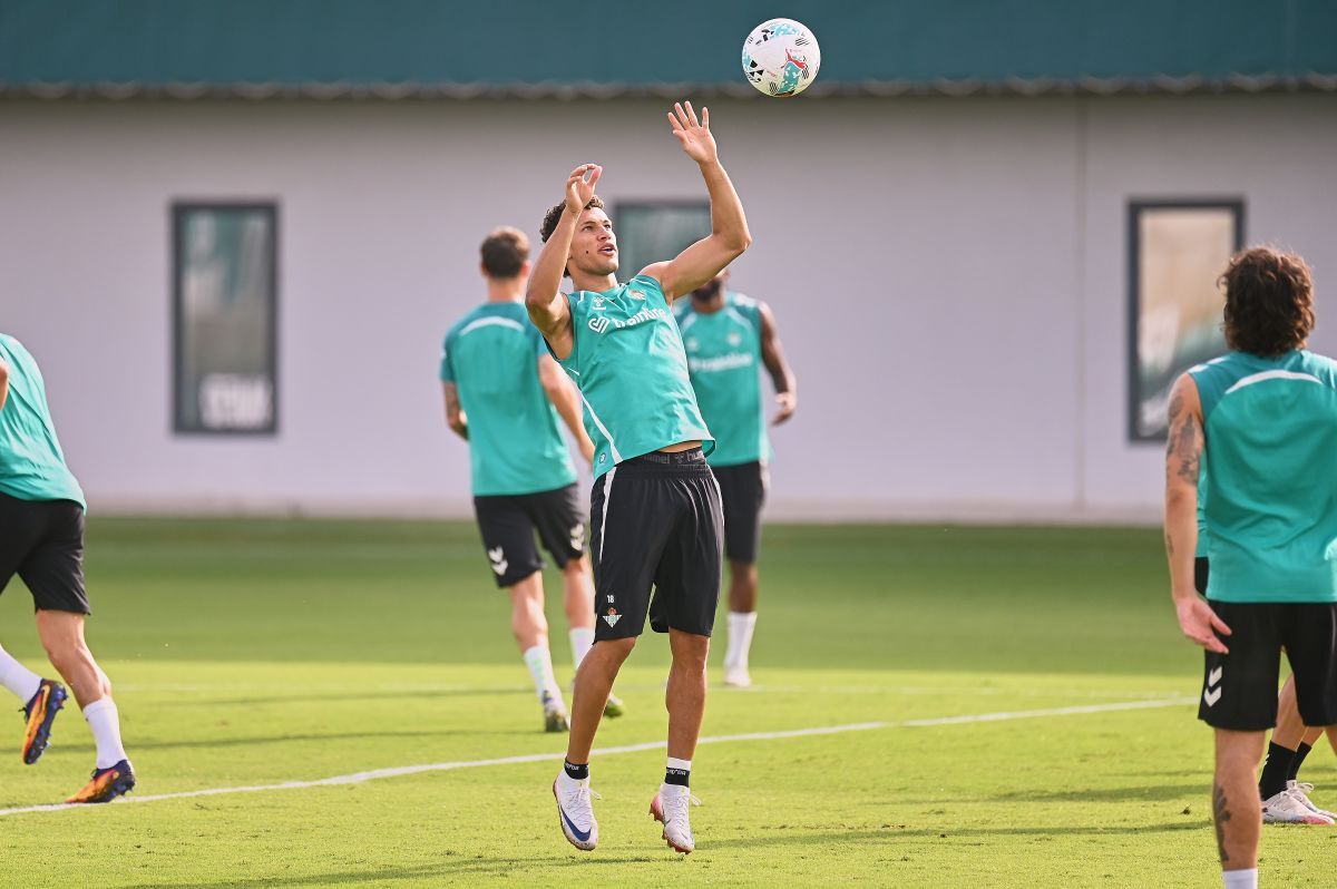 Deossa en el entrenamiento del Real Betis previo al Celta de Vigo | Salvador López Medina para El MIRA