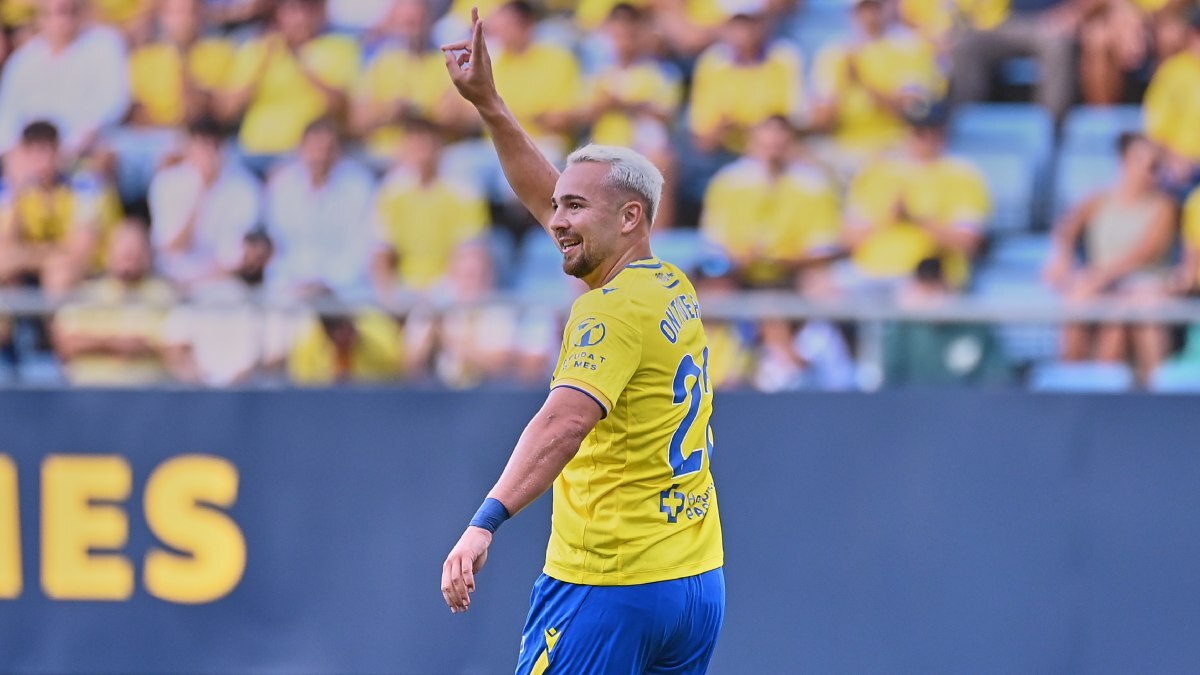 Javi Ontiveros durante el Cádiz CF - CD Mirandés | Salvador López Medina para El MIRA