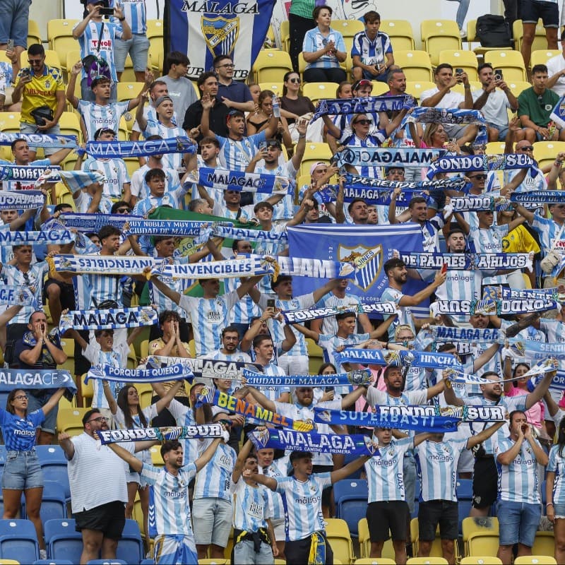 Aficionados del Málaga CF en el estadio de Gran Canaria