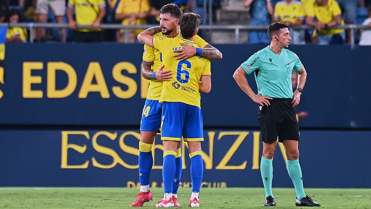 Bojan Kovacevic e Iker Recio tras el Cádiz CF - CD Mirandés | Salvador López Medina para El MIRA