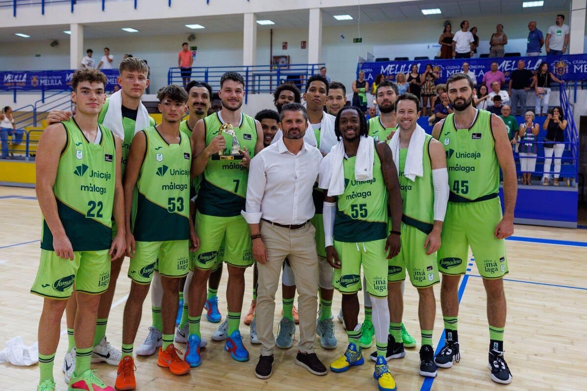 El Unicaja Baloncesto tras ganar el II Memoria Javier Imbroda en Melilla