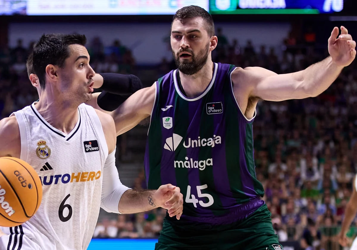 David Kravish en un partido con el Unicaja Baloncesto
