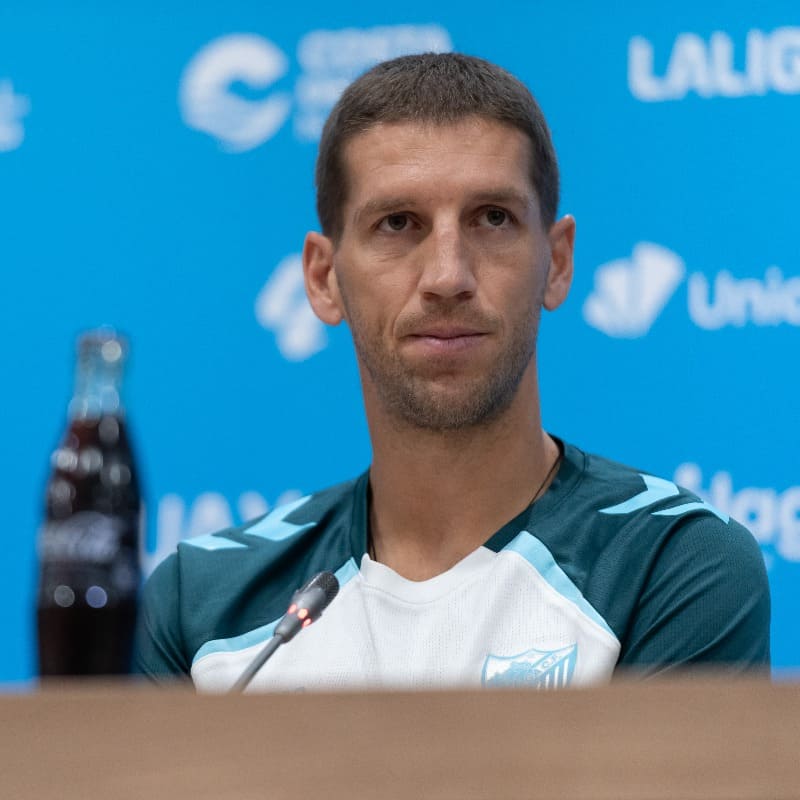 Darko Brasanac en la sala de prensa del estadio La Rosaleda del Málaga CF