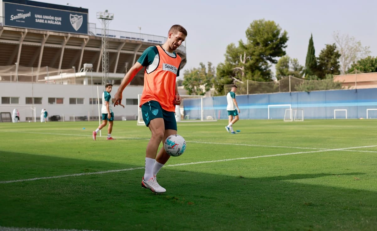 Primera sesión de entrenamiento de la semana del Málaga CF