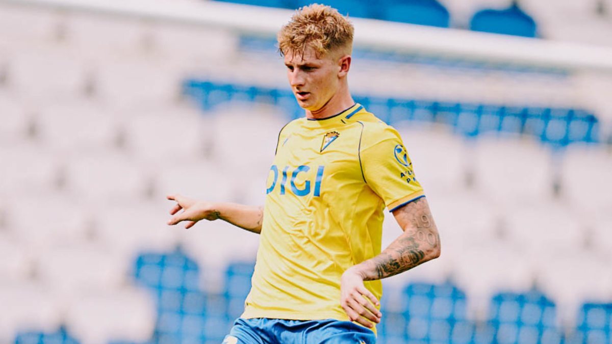 Pelayo Fernández durante el Real Sociedad B - Cádiz CF | CCF