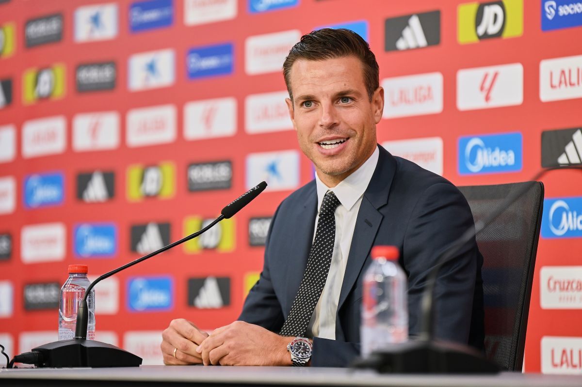 César Azpilicueta en su presentación con el Sevilla FC | Salvador López Medina para El MIRA