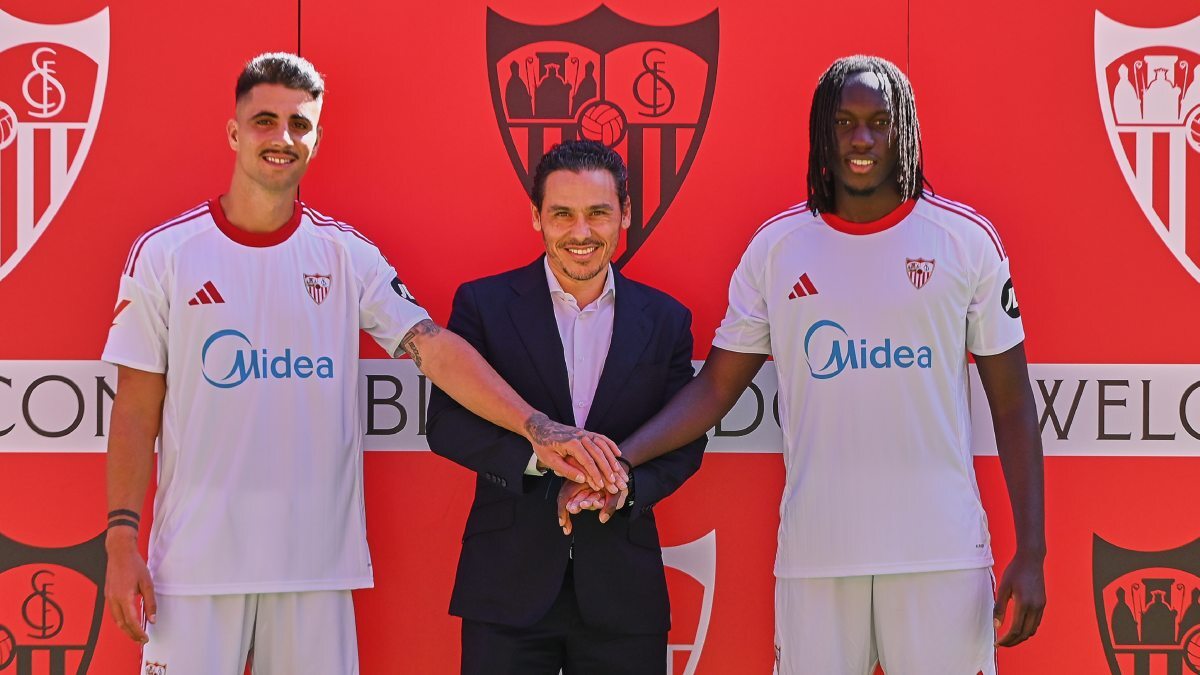 José María del Nido Carrasco, Fábio Cardoso y Batista Mendy en la presentación de los nuevos futbolistas del Sevilla FC | Salvador López Medina para El MIRA