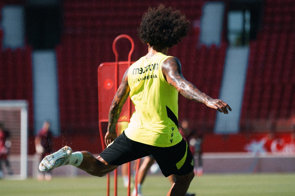 Aridane Hernández durante un entrenamiento con la UD Almería | UDA