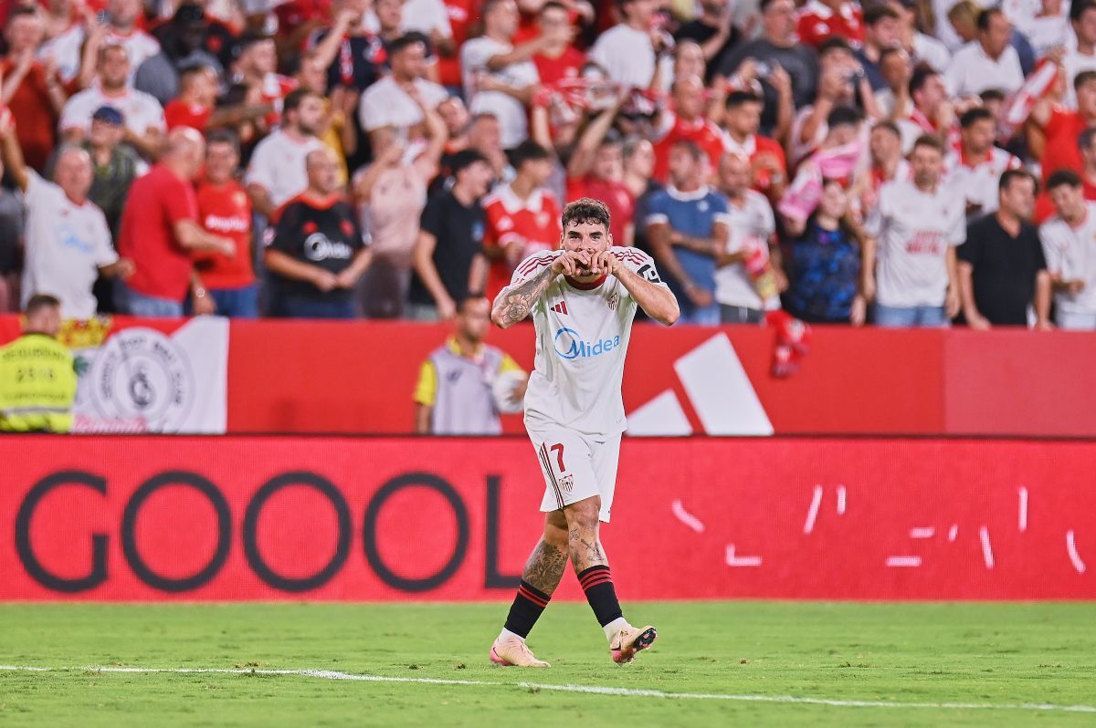Isaac Romero celebra su gol en el Sevilla FC - Elche | Salvador López Medina para El MIRA