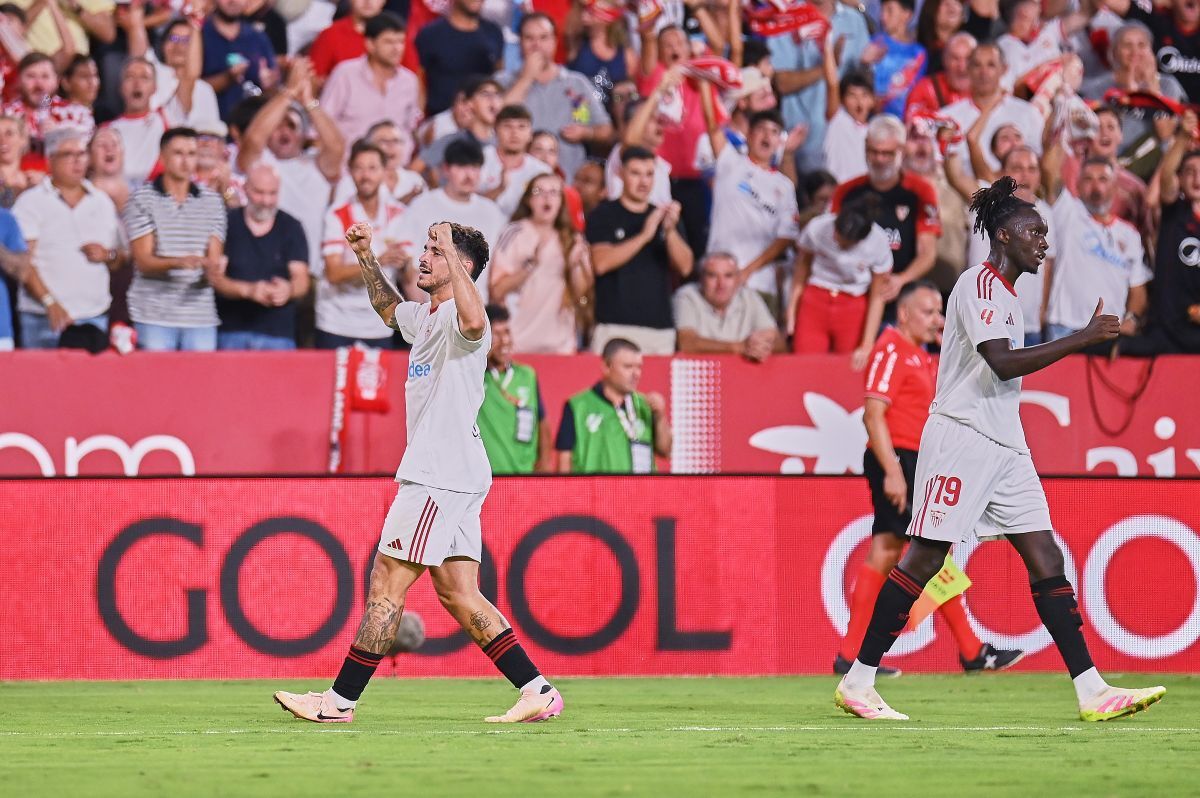 Isaac Romero celebra su gol en el Sevilla FC - Elche | Salvador López Medina para El MIRA