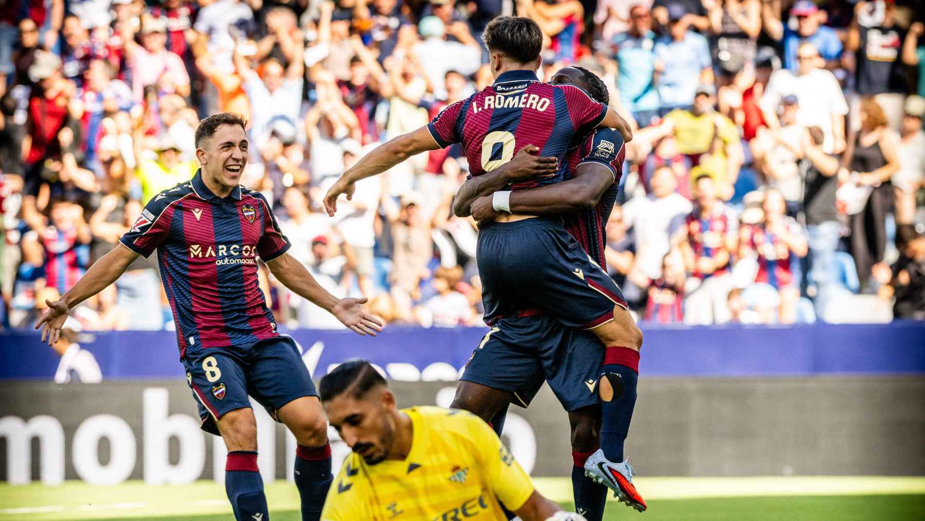 Iván Romero celebra su gol en el Levante - Real Betis | @LevanteUD
