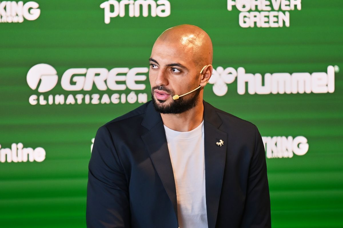 Sofyan Amrabat en su presentación con el Real Betis | Salvador López Medina para El MIRA