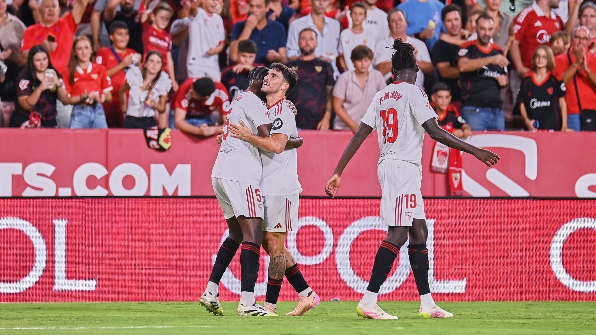 Isaac Romero celebra su gol en el Sevilla FC - Elche CF | Salvador López Medina para El MIRA