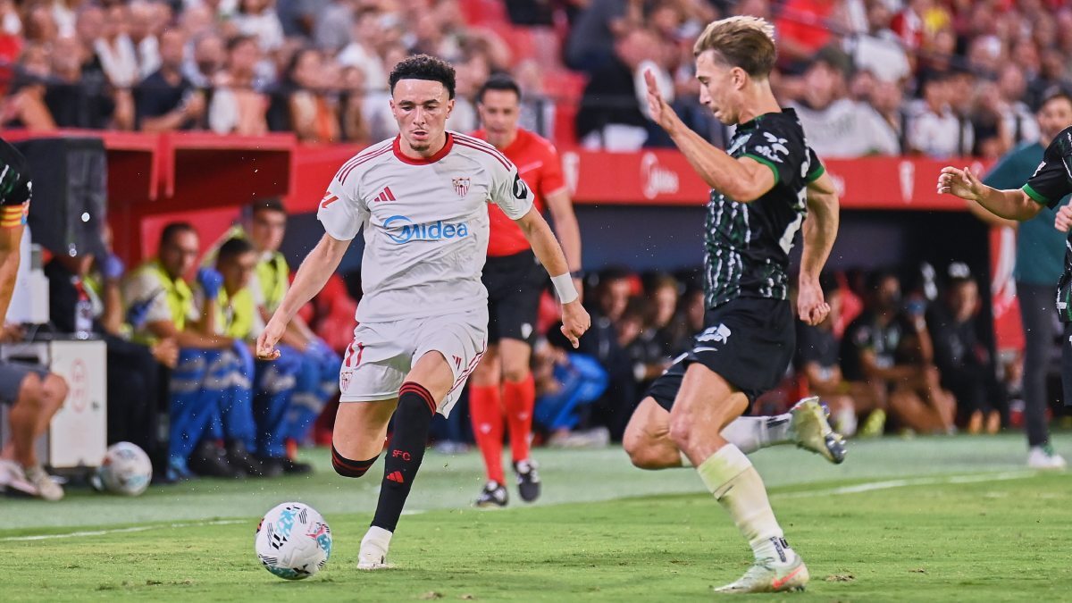 Rubén Vargas en el Sevilla FC - Elche CF | Salvador López Medina para El MIRA