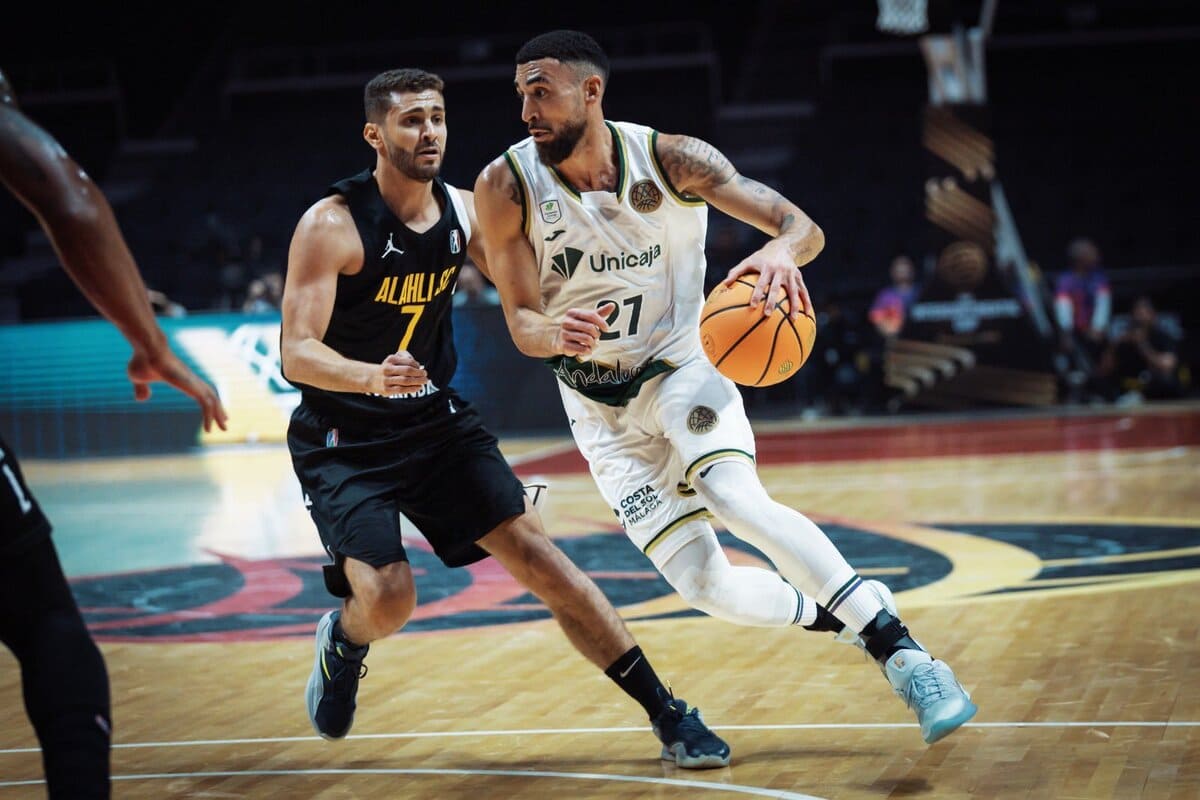 James Webb III durante el Alahli SC - Unicaja Baloncesto