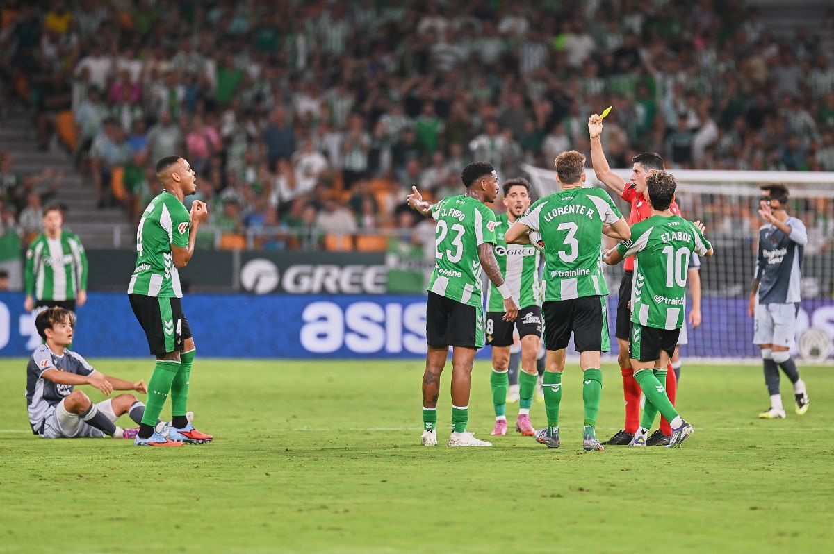 Amarilla a Natan en el Real Betis - Real Sociedad | Salvador López Medina para El MIRA