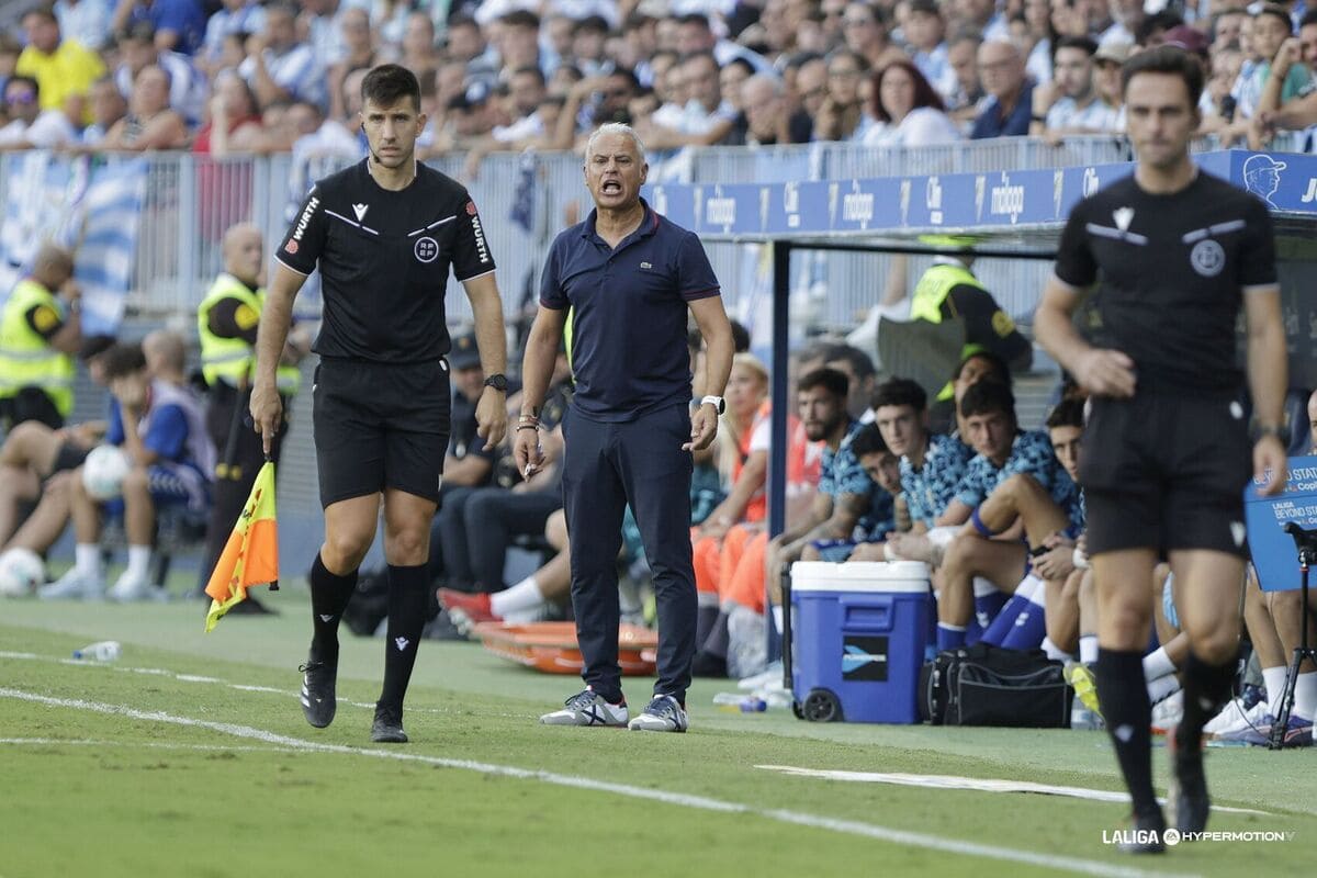 Sergio Pellicer durante el Málaga CF - Cádiz CF | LaLiga Hypermotion