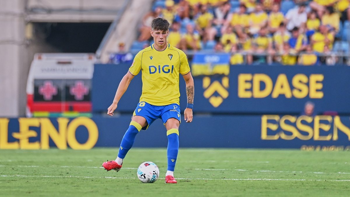 Iker Recio durante el Cádiz CF - CD Mirandés | Salvador López Medina para El MIRA