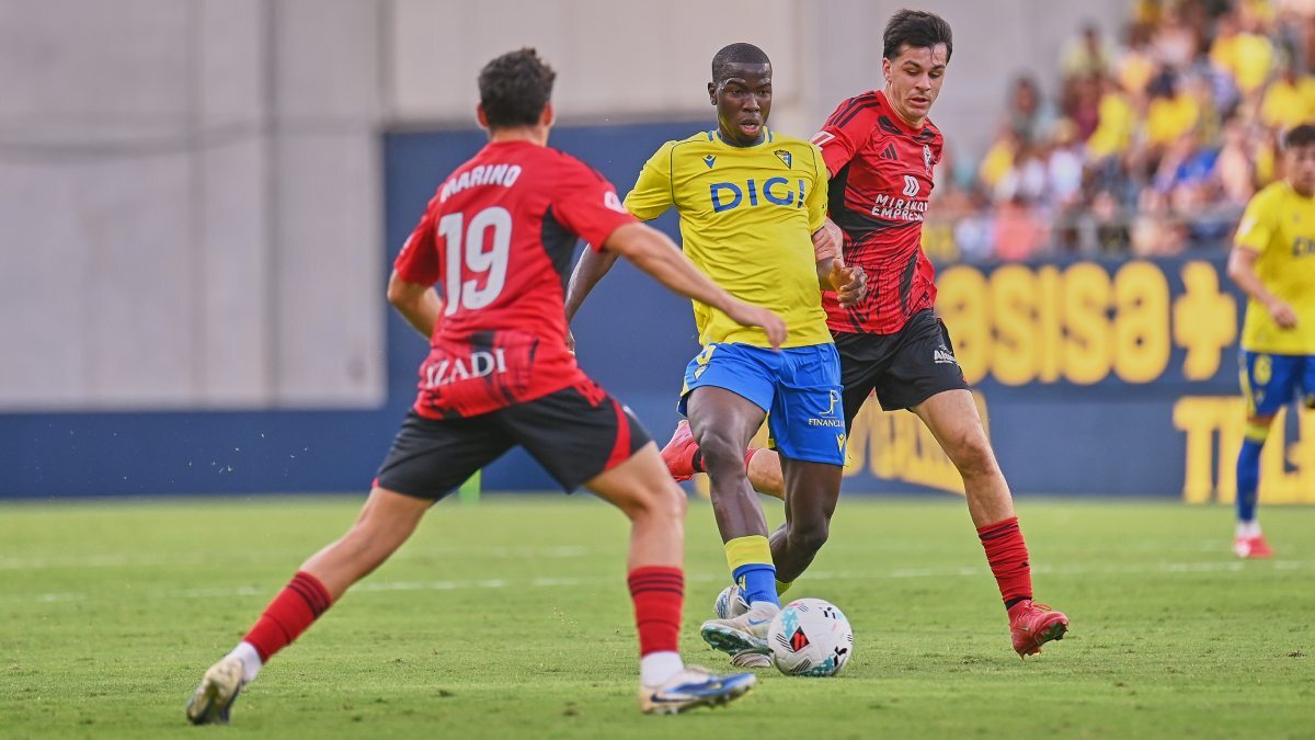 Moussa Diakité en el Cádiz CF - CD Mirandés | Salvador López Medina para El MIRA