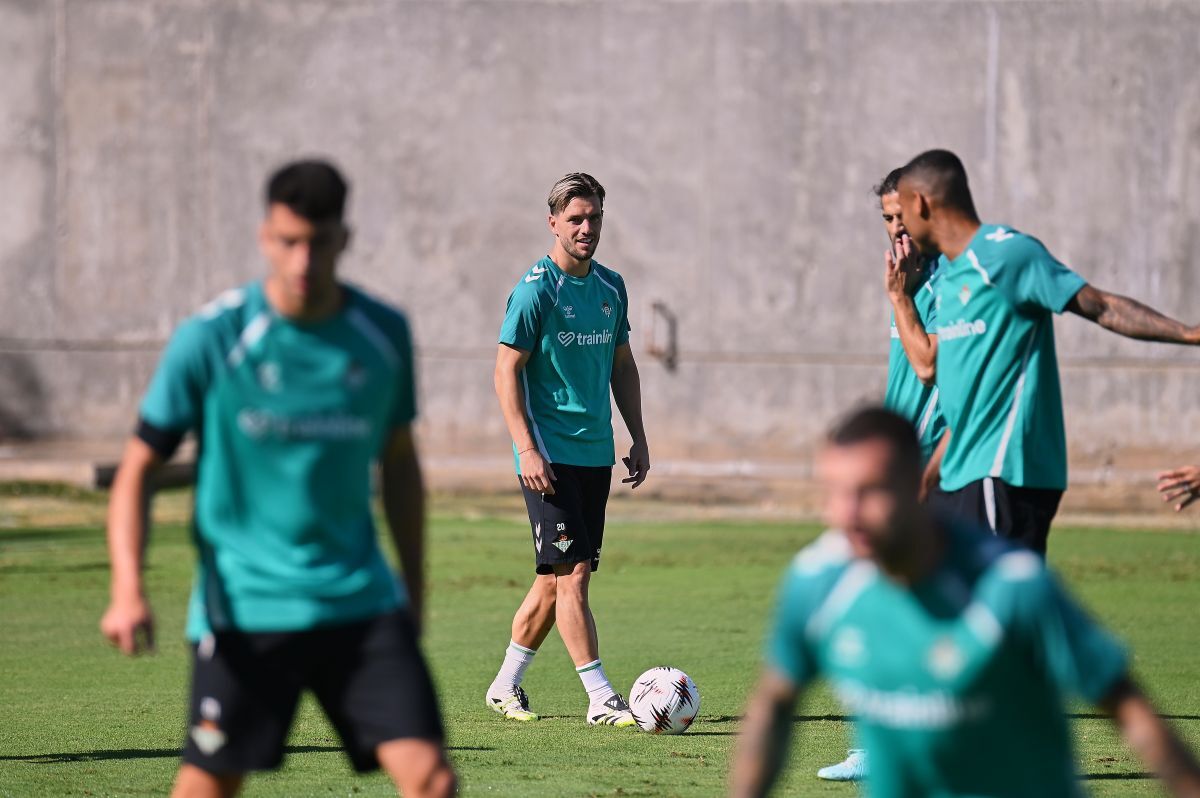 Lo Celso en el entrenamiento del Real Betis previo al Nottingham Forest | Salvador López Medina para El MIRA