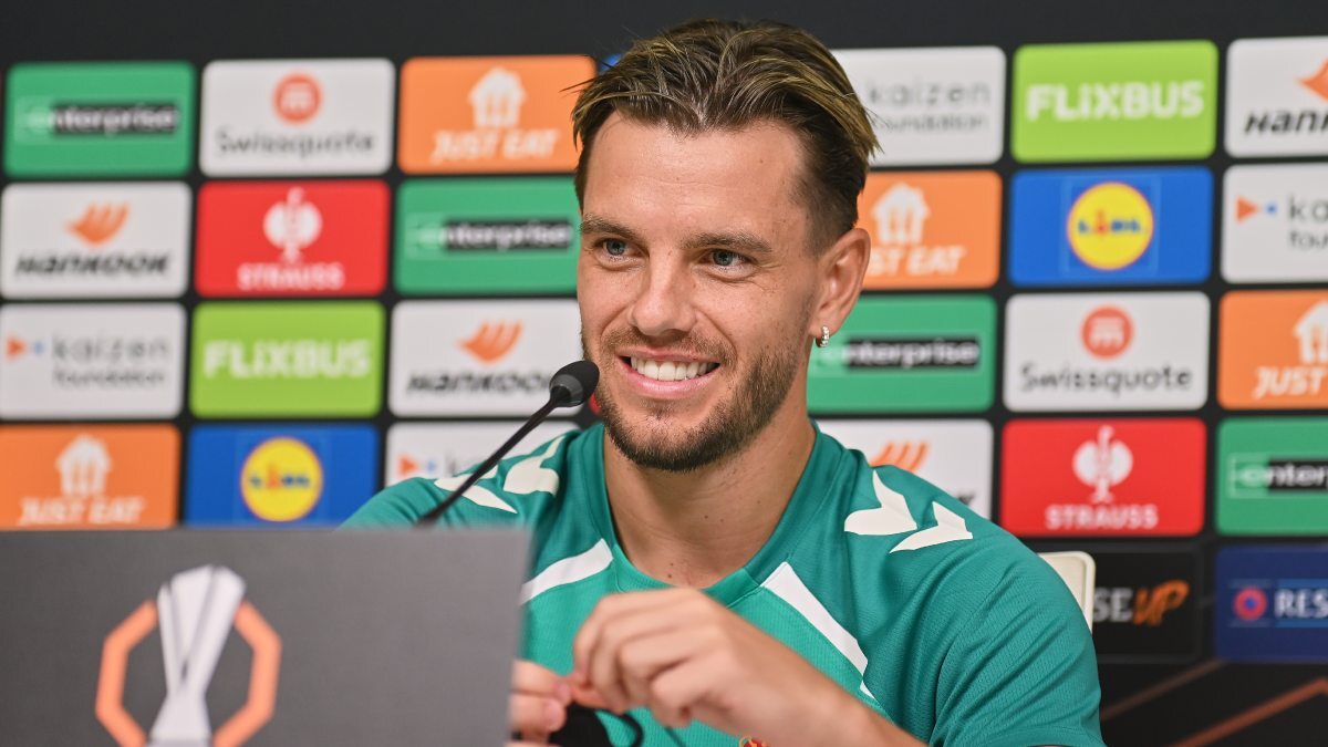 Gio Lo Celso en la rueda de prensa previa al Real Betis - Nottingham Forest | Salvador López Medina para El MIRA