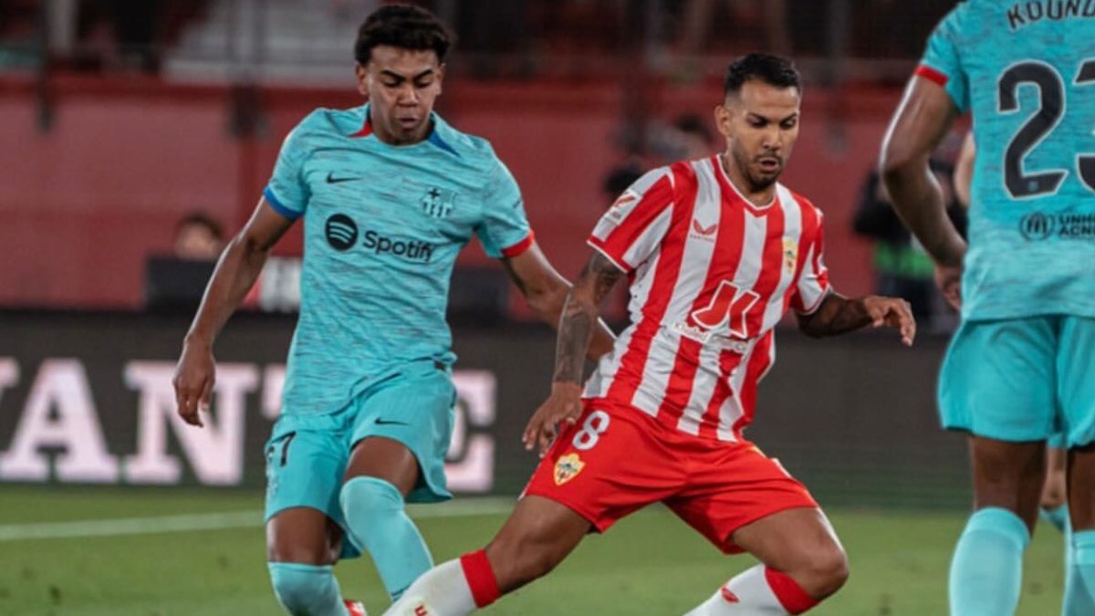 Jonathan Viera y Lamine Yamal en el UD Almería - FC Barcelona | @VieraJonathan