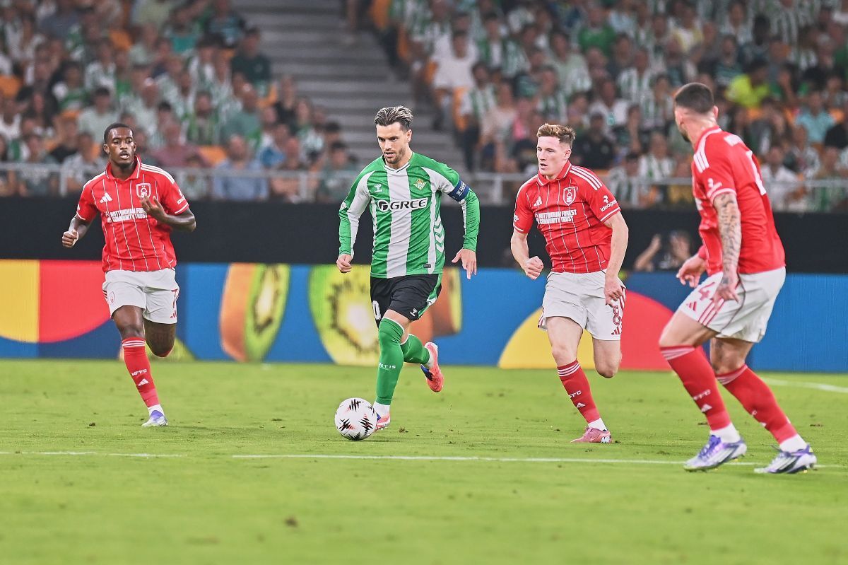 Lo Celso en el Real Betis - Nottingham Forest | Salvador López Medina para El MIRA