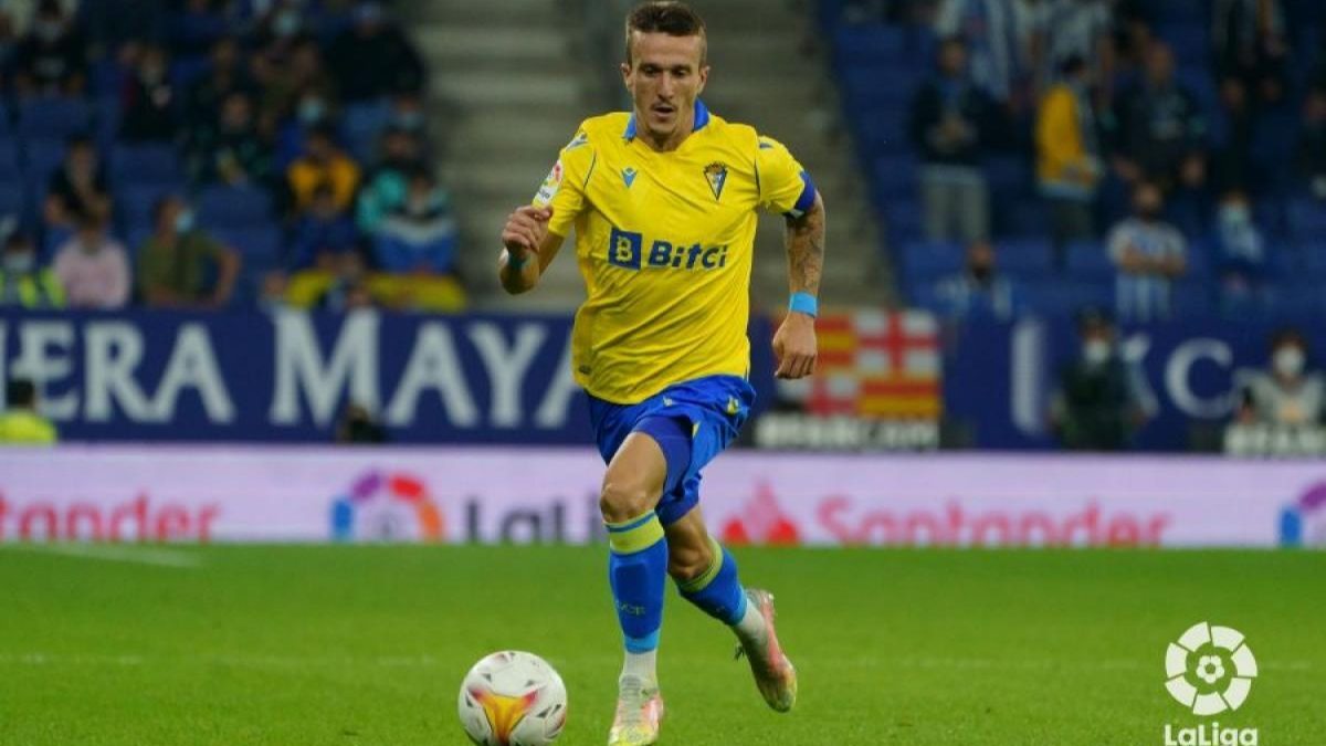 Salvi Sánchez durante un partido con el Cádiz CF | LaLiga