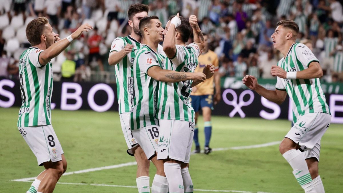 Los jugadores del Córdoba CF celebran el gol de Cristian Carracedo ante el Racing de Santander | CCF