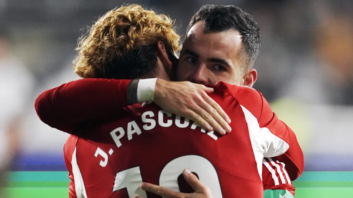 Álex Sola y Jorge Pascual celebran el gol del Granada CF ante el Burgos CF | GCF
