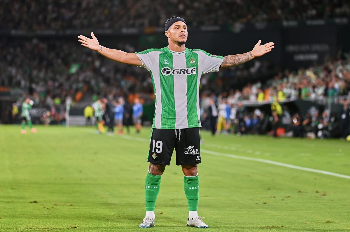 Cucho Hernández celebra su gol en el Real Betis - Osasuna | Salvador López Medina para El MIRA