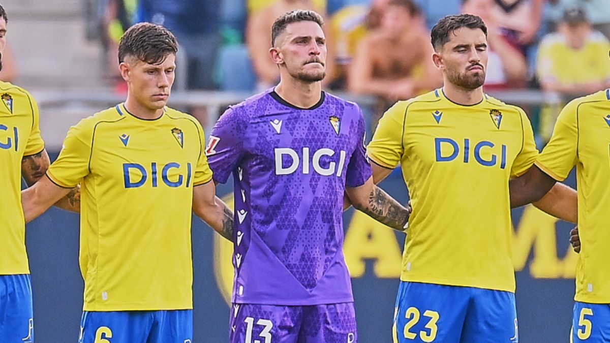 Víctor Aznar en el Cádiz CF - CD Mirandés | Salvador López Medina para El MIRA