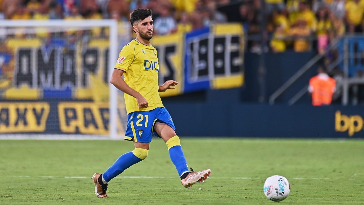 Mario Climent en el Cádiz CF - CD Mirandés | Salvador López Medina para El MIRA