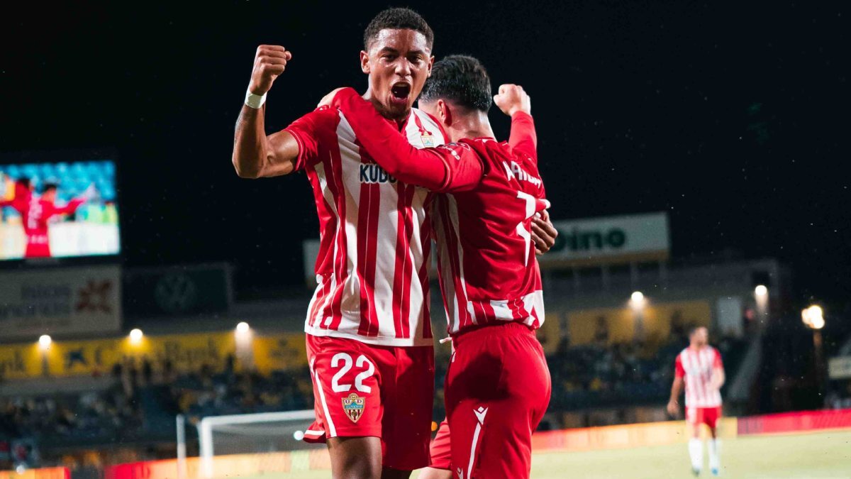 Daijiro Chirino celebra el gol de Sergio Arribas en el UD Las Palmas - UD Almería | UDA